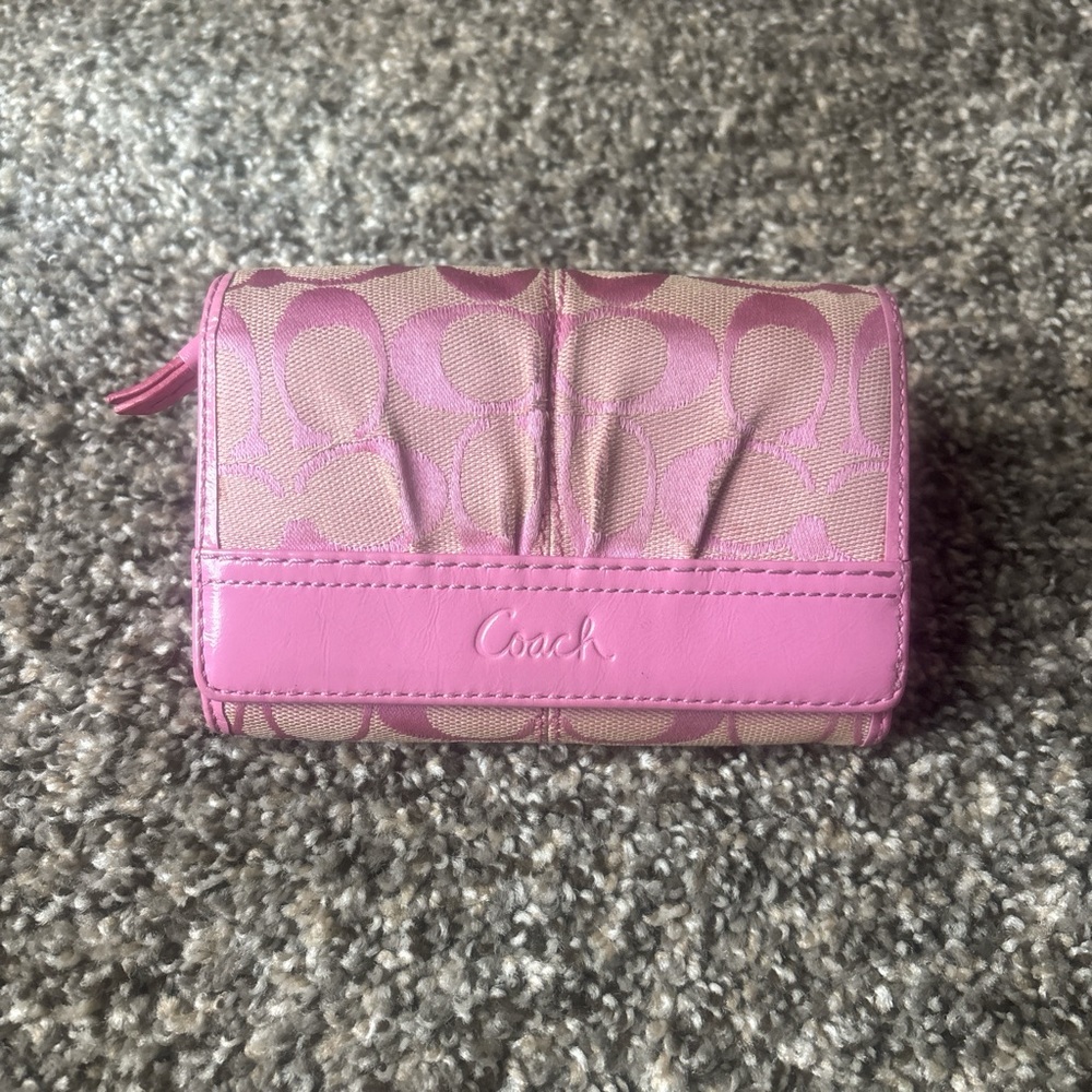 Barbie pink Coach Signature SoHo Wallet